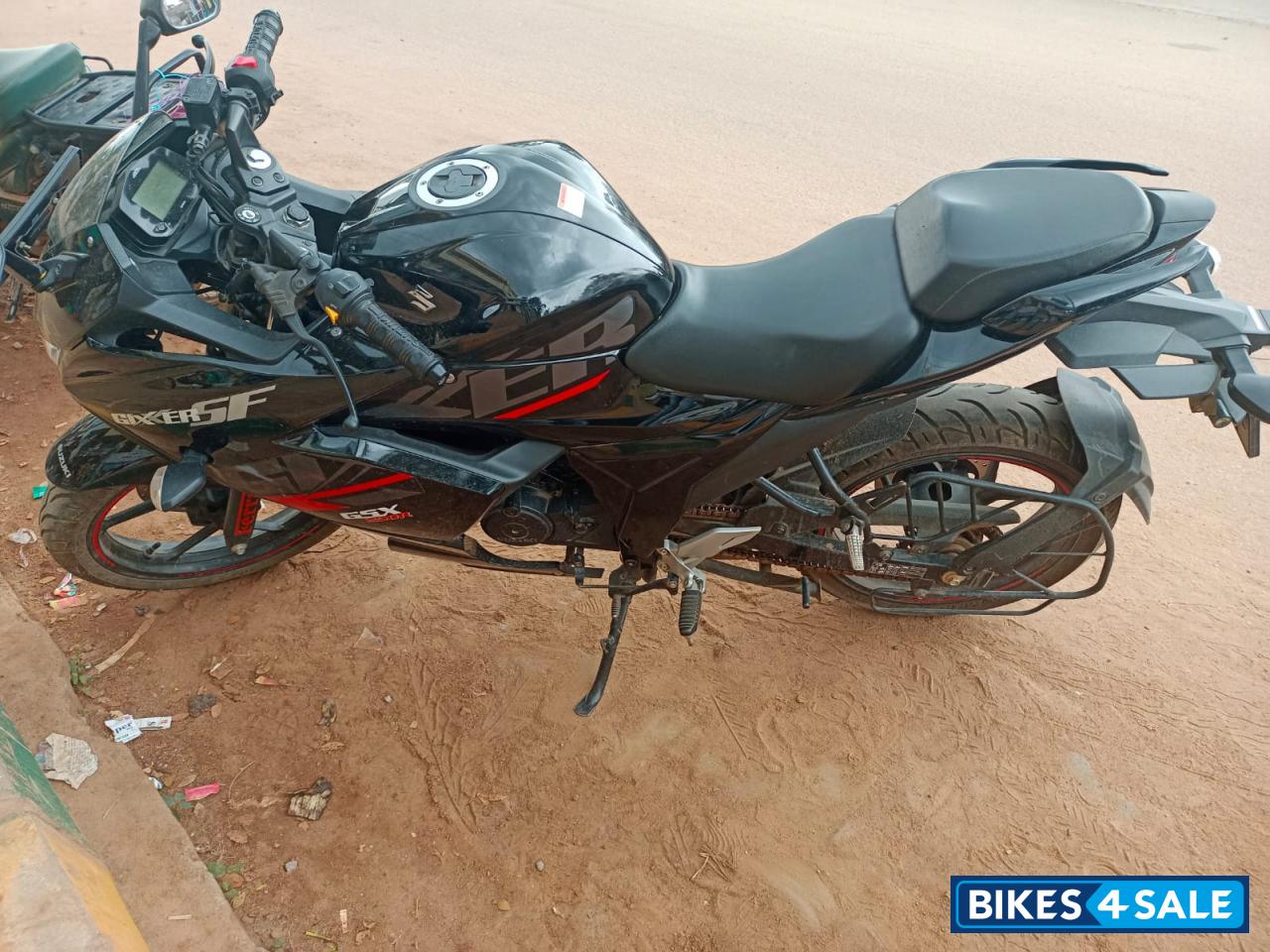 Black And Red Suzuki Gixxer SF BS6