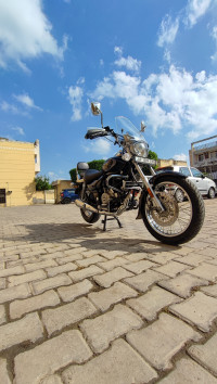 Auburn Black Bajaj Avenger Cruise 220 BS6