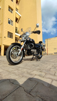 Auburn Black Bajaj Avenger Cruise 220 BS6