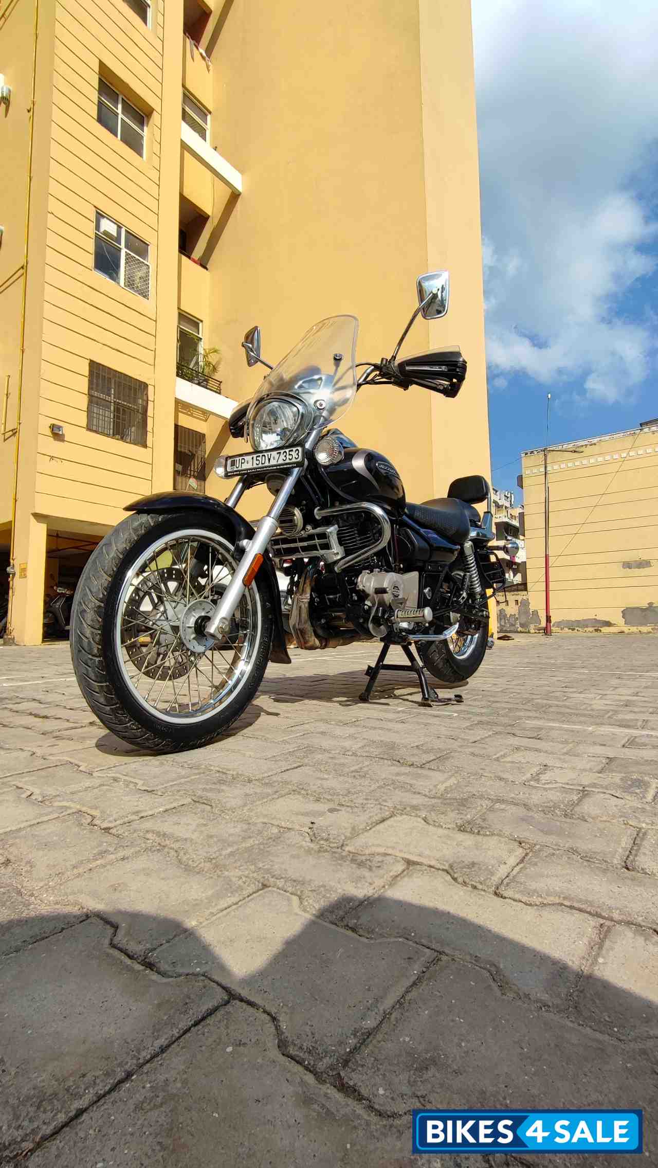 Auburn Black Bajaj Avenger Cruise 220 BS6