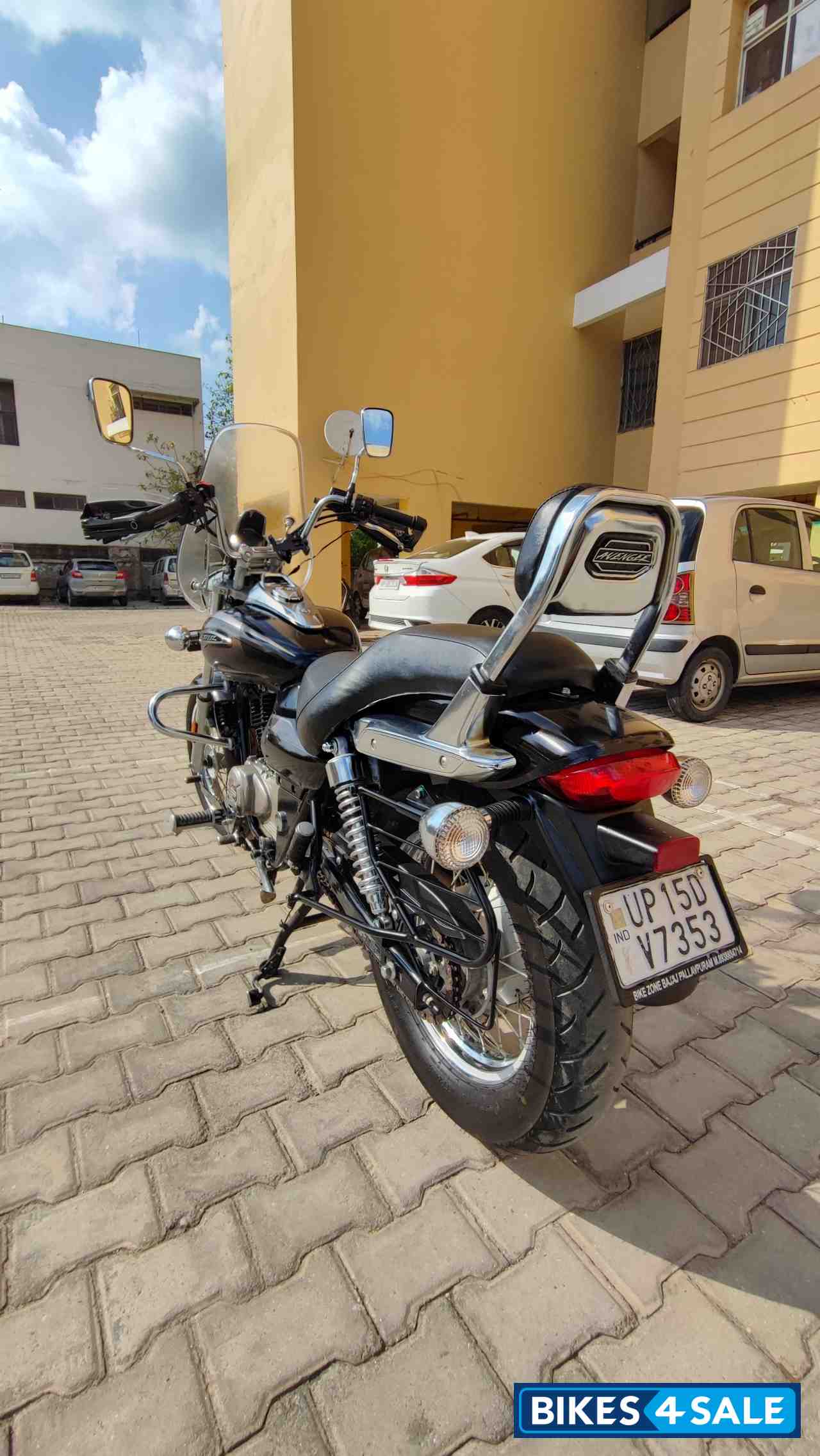 Auburn Black Bajaj Avenger Cruise 220 BS6