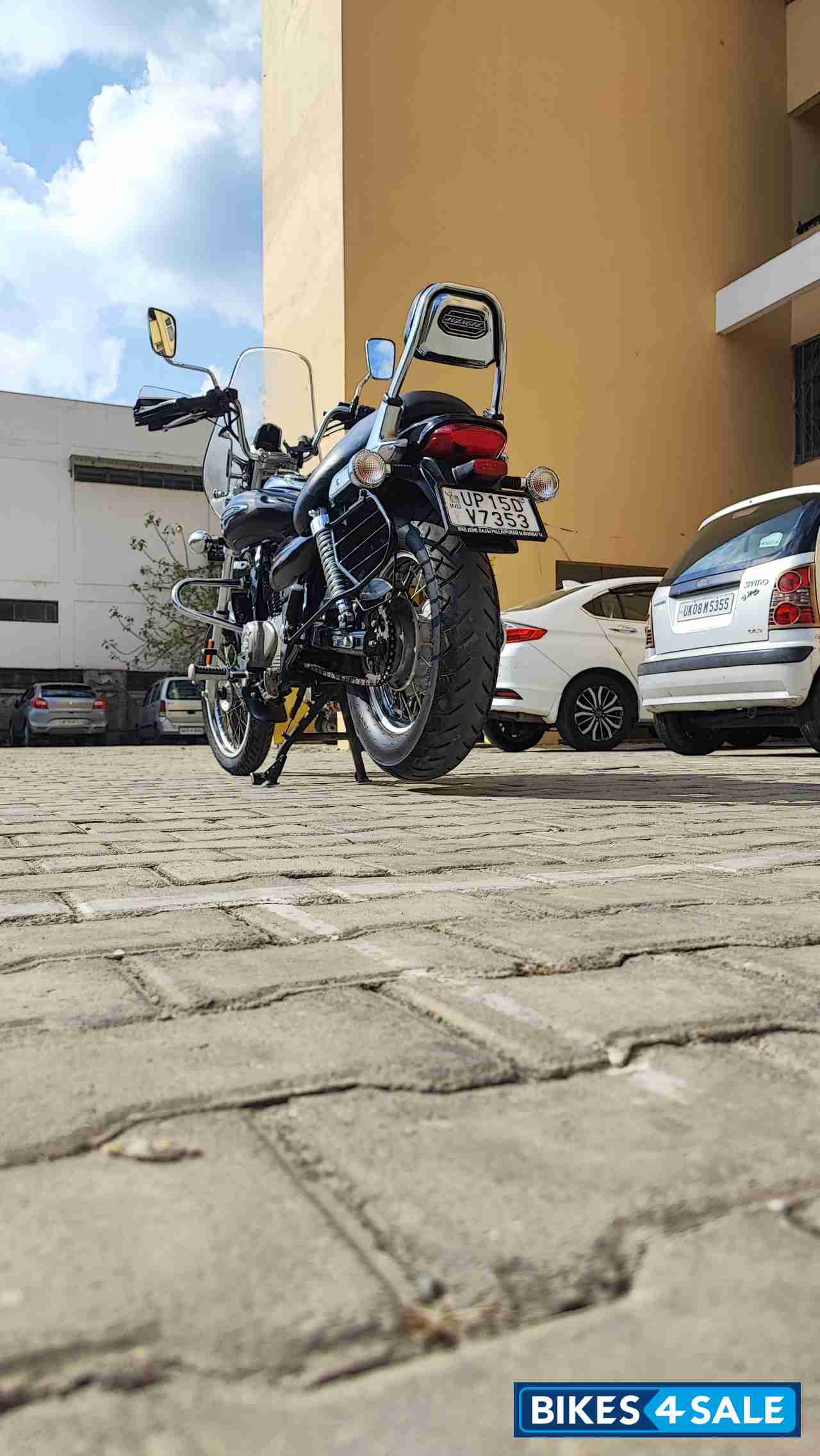 Auburn Black Bajaj Avenger Cruise 220 BS6