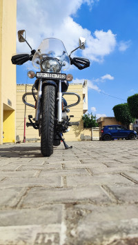 Auburn Black Bajaj Avenger Cruise 220 BS6