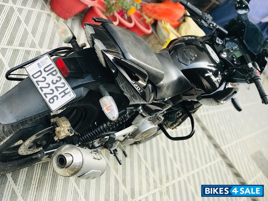 Bajaj Pulsar 220F