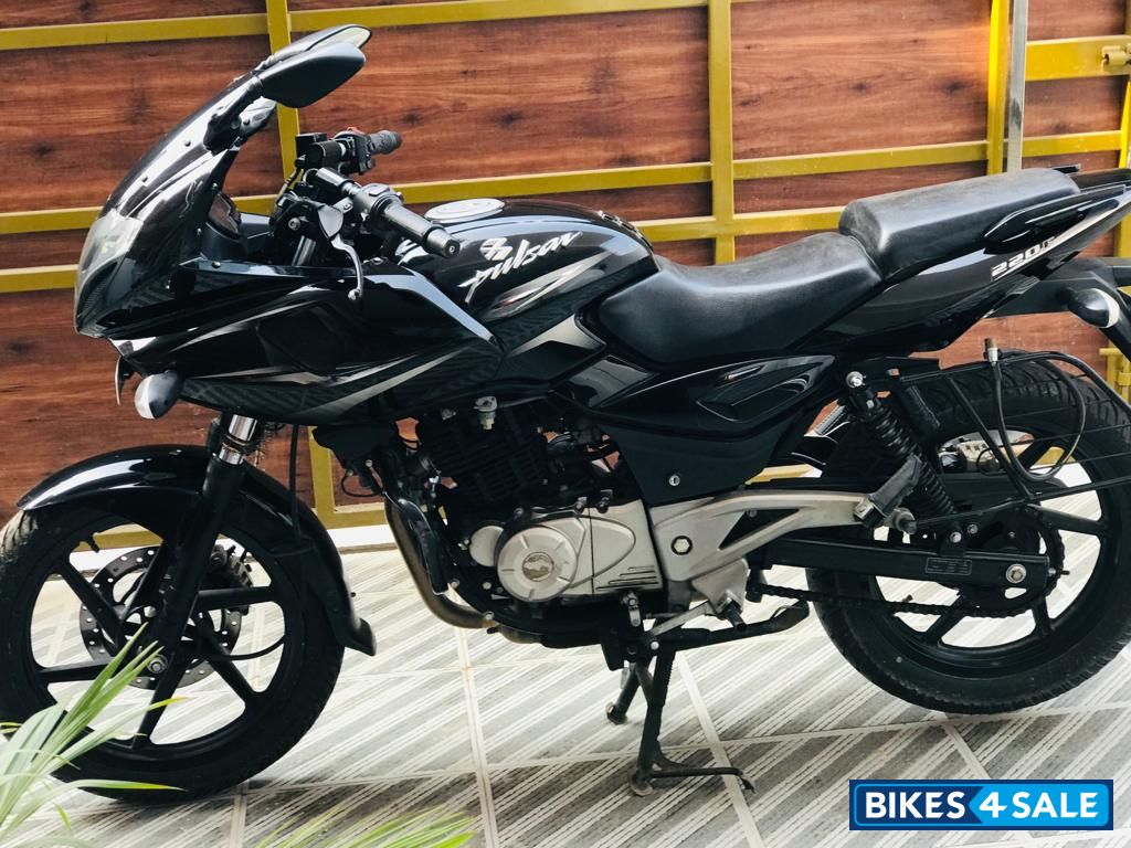 Bajaj Pulsar 220F