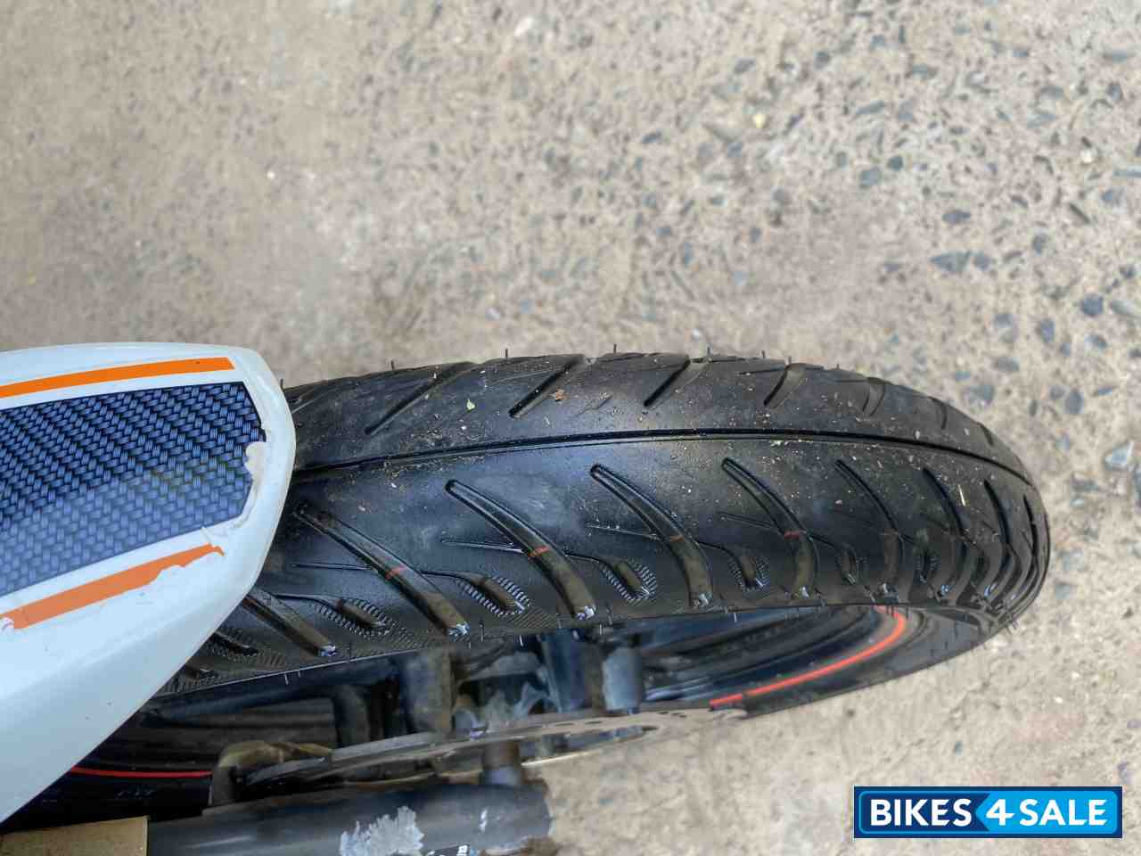 White TVS Apache RTR 160 White TVS Apache RTR 160