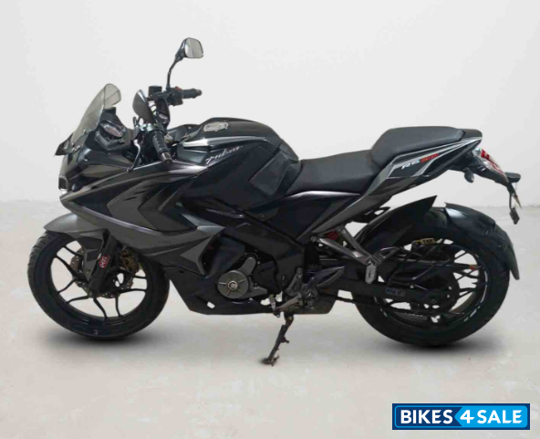Bajaj Pulsar RS 200