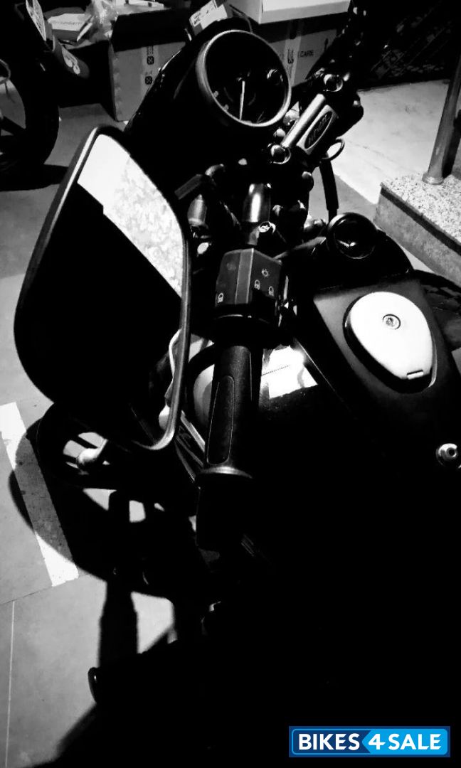 Ebony Black Bajaj Avenger Street 160 BS6