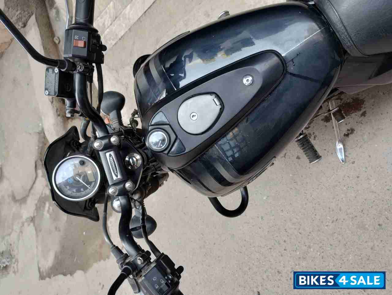 Ebony Black Bajaj Avenger Street 160 BS6