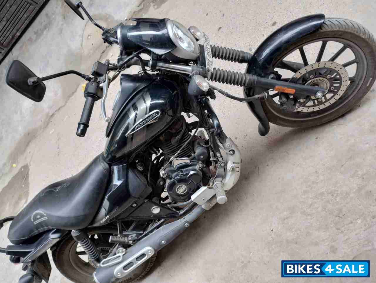 Ebony Black Bajaj Avenger Street 160 BS6