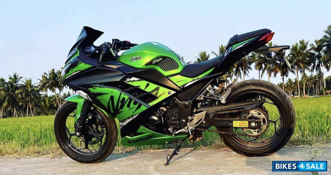Kawasaki Ninja 300 BS6