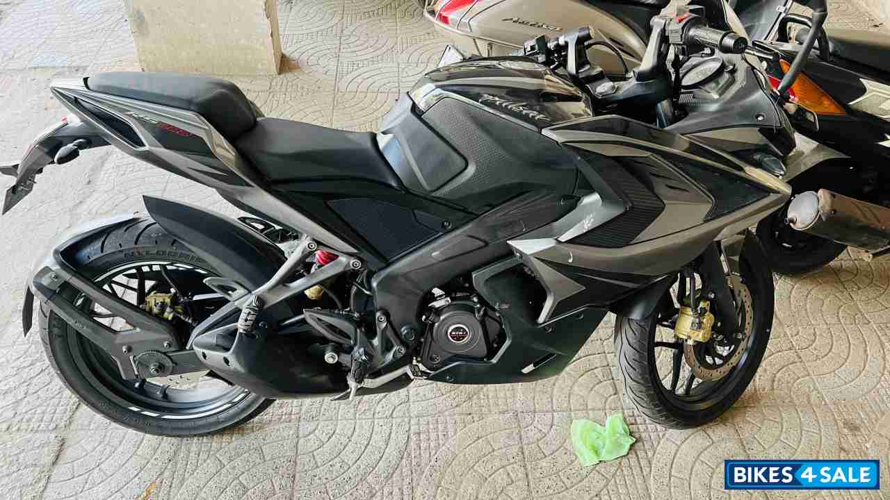 Graphite Black Bajaj Pulsar RS 200