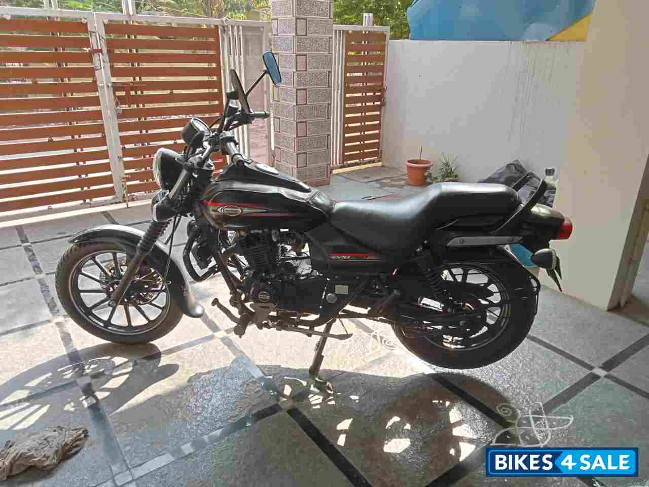 Bajaj Avenger 220 DTS-i