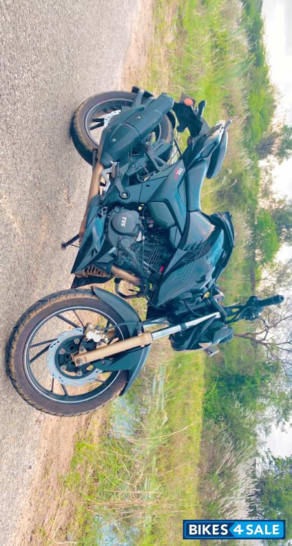 Black TVS Apache RTR 200 4V