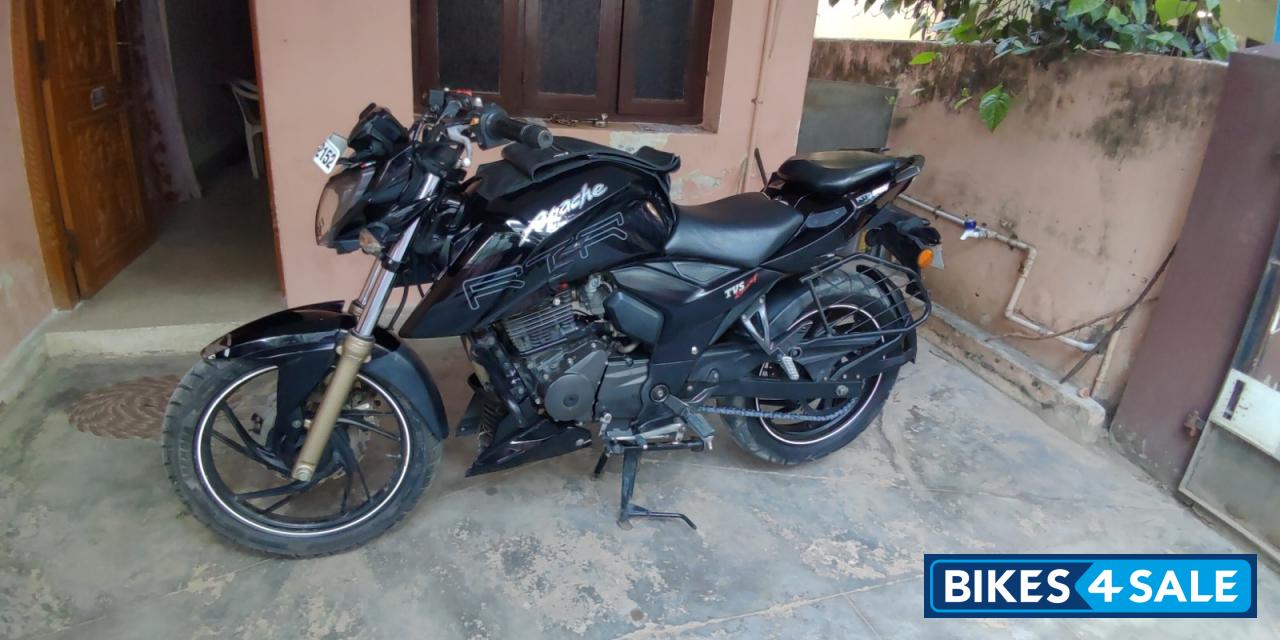 Black TVS Apache RTR 200 4V