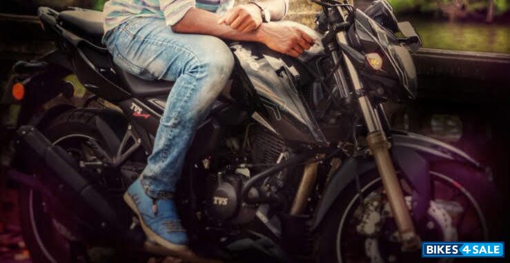 Black TVS Apache RTR 200 4V