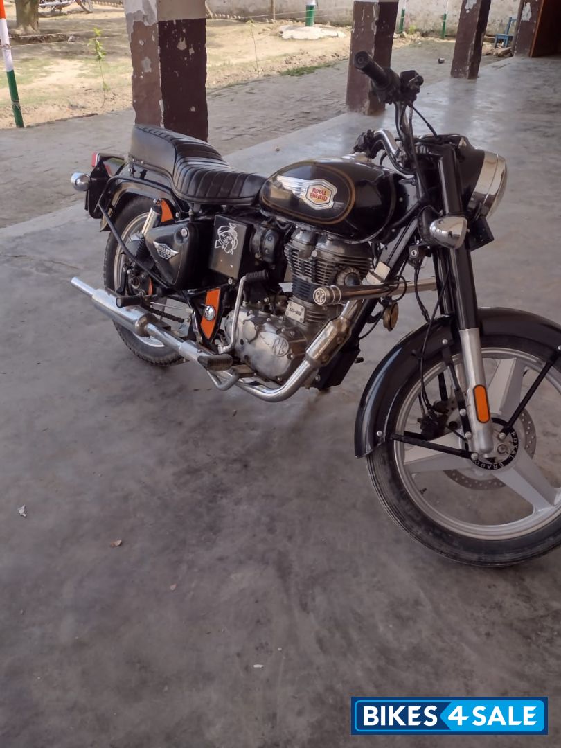Black Royal Enfield Bullet Standard 350