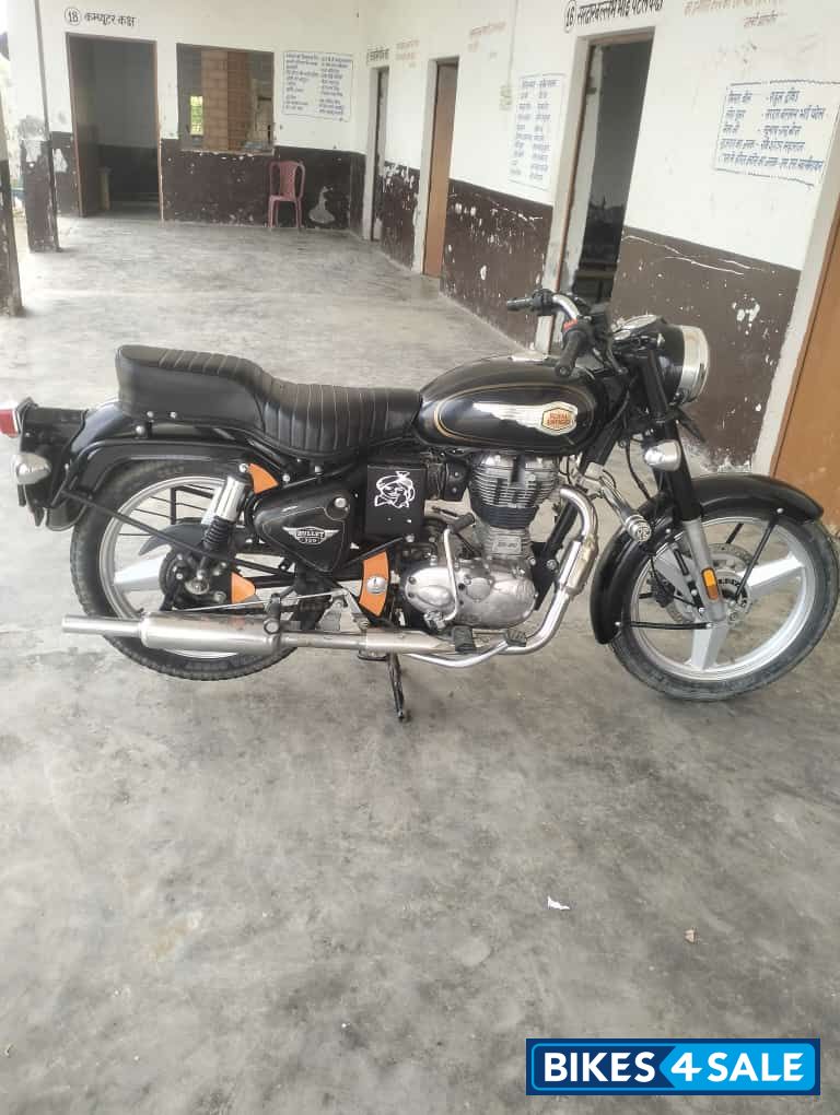 Black Royal Enfield Bullet Standard 350