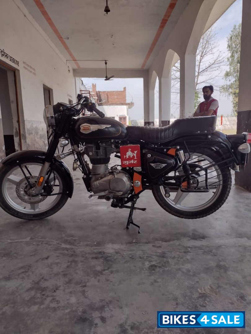 Black Royal Enfield Bullet Standard 350