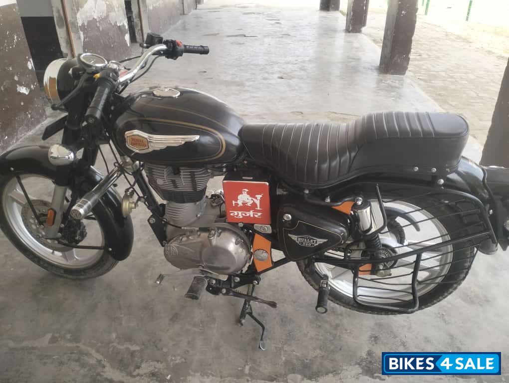 Black Royal Enfield Bullet Standard 350