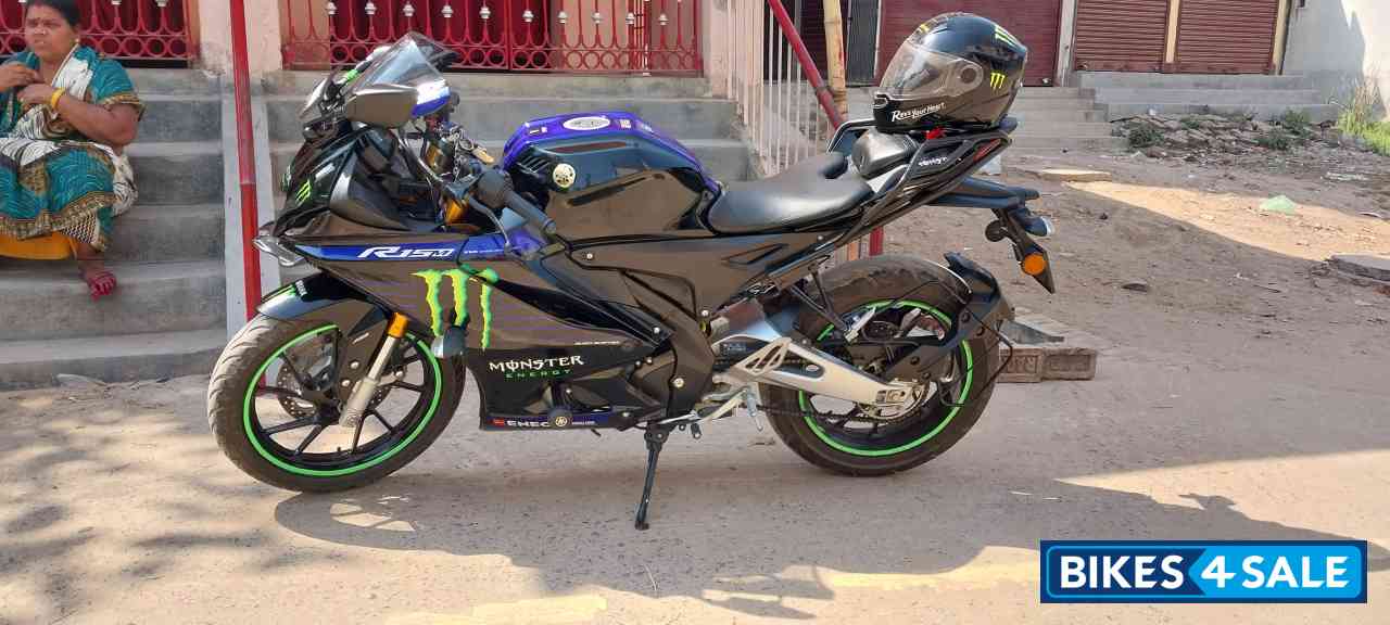 Yamaha R15M Monster Energy MotoGP Edition