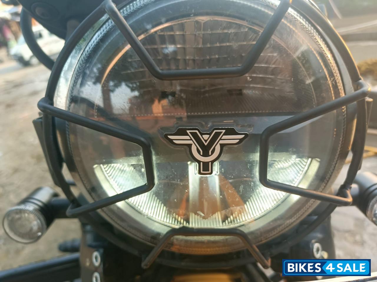 Yezdi Scrambler Single Tone