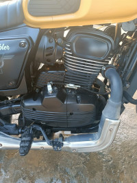 Yezdi Scrambler Single Tone