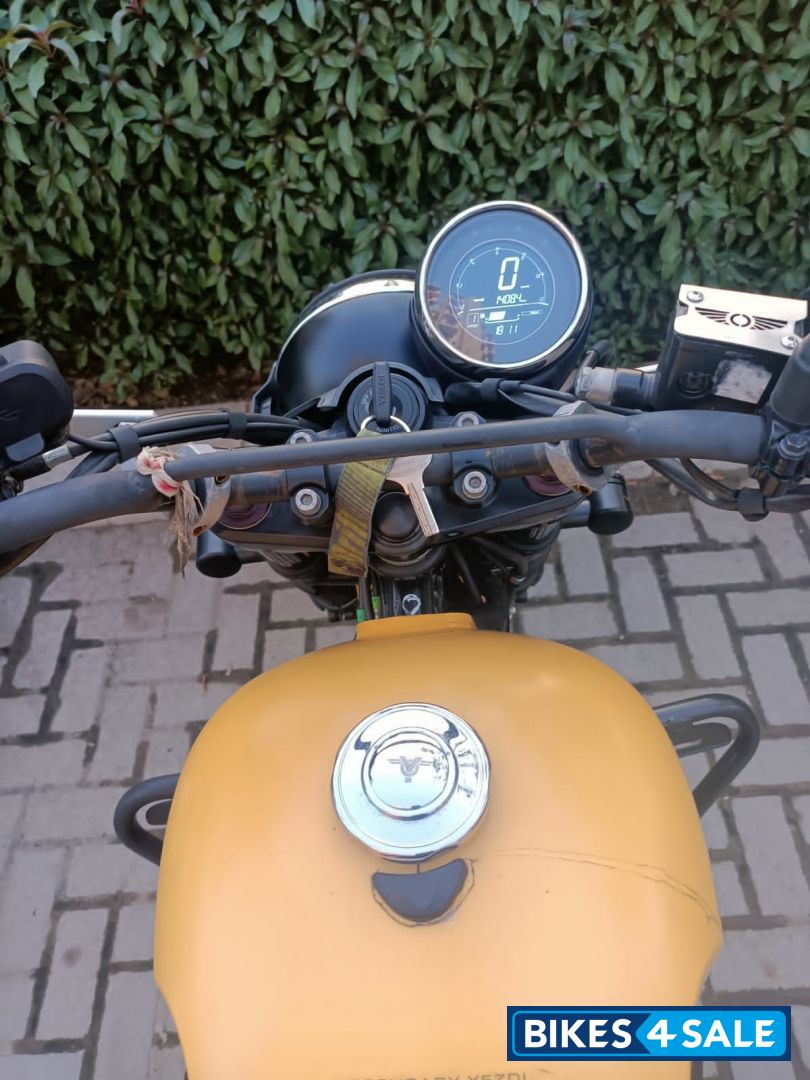 Yezdi Scrambler Single Tone