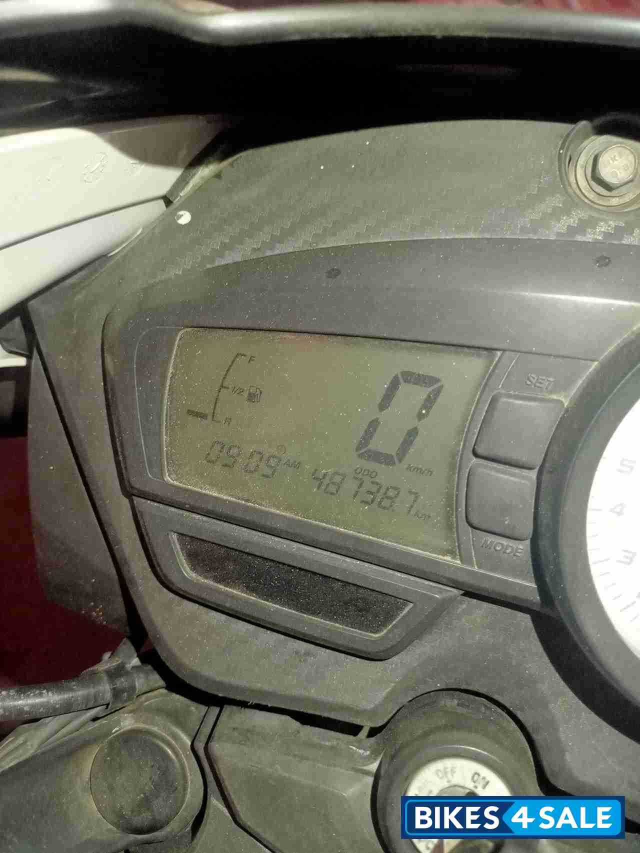 White TVS Apache RTR 180