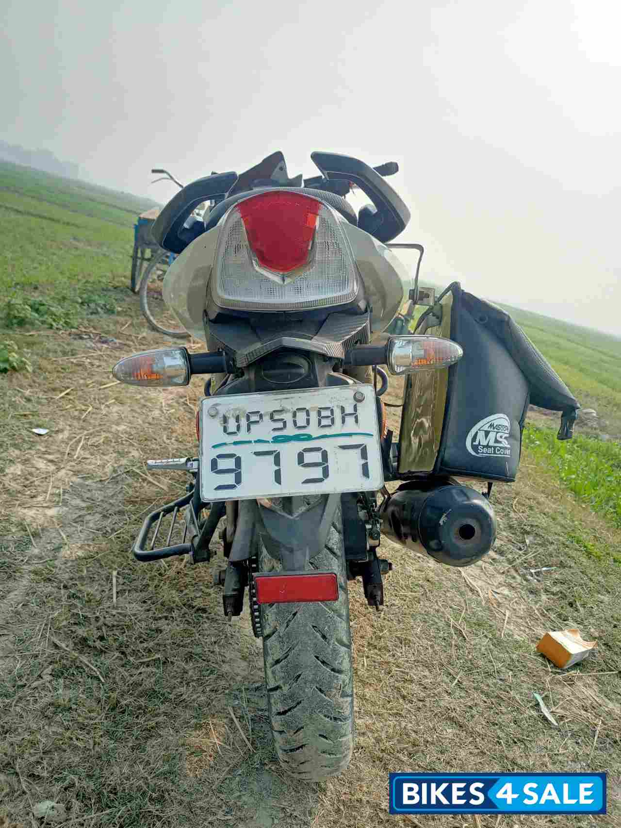 White TVS Apache RTR 180