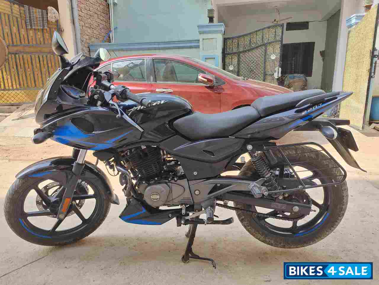 Bajaj Pulsar 220F BS6