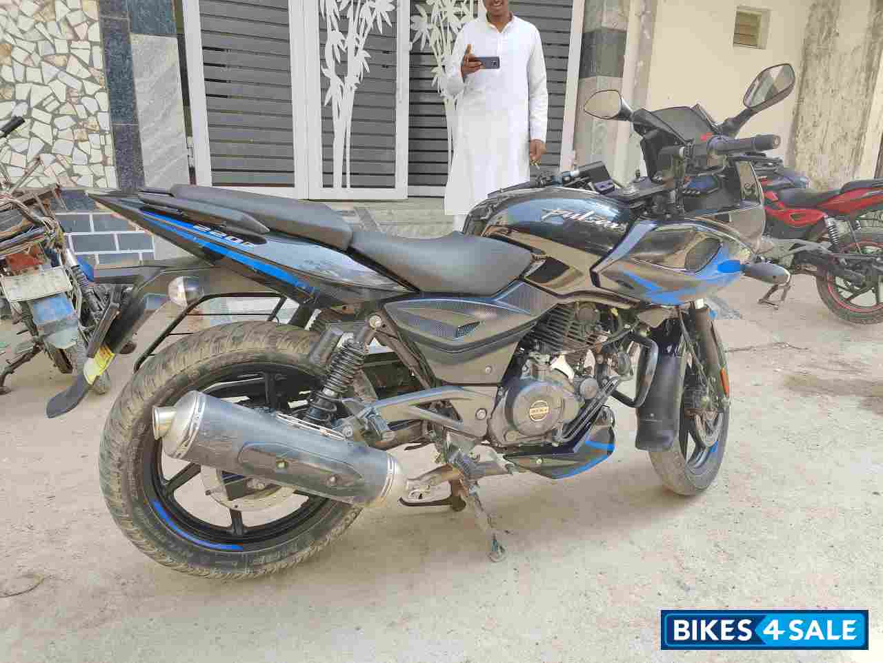 Bajaj Pulsar 220F BS6