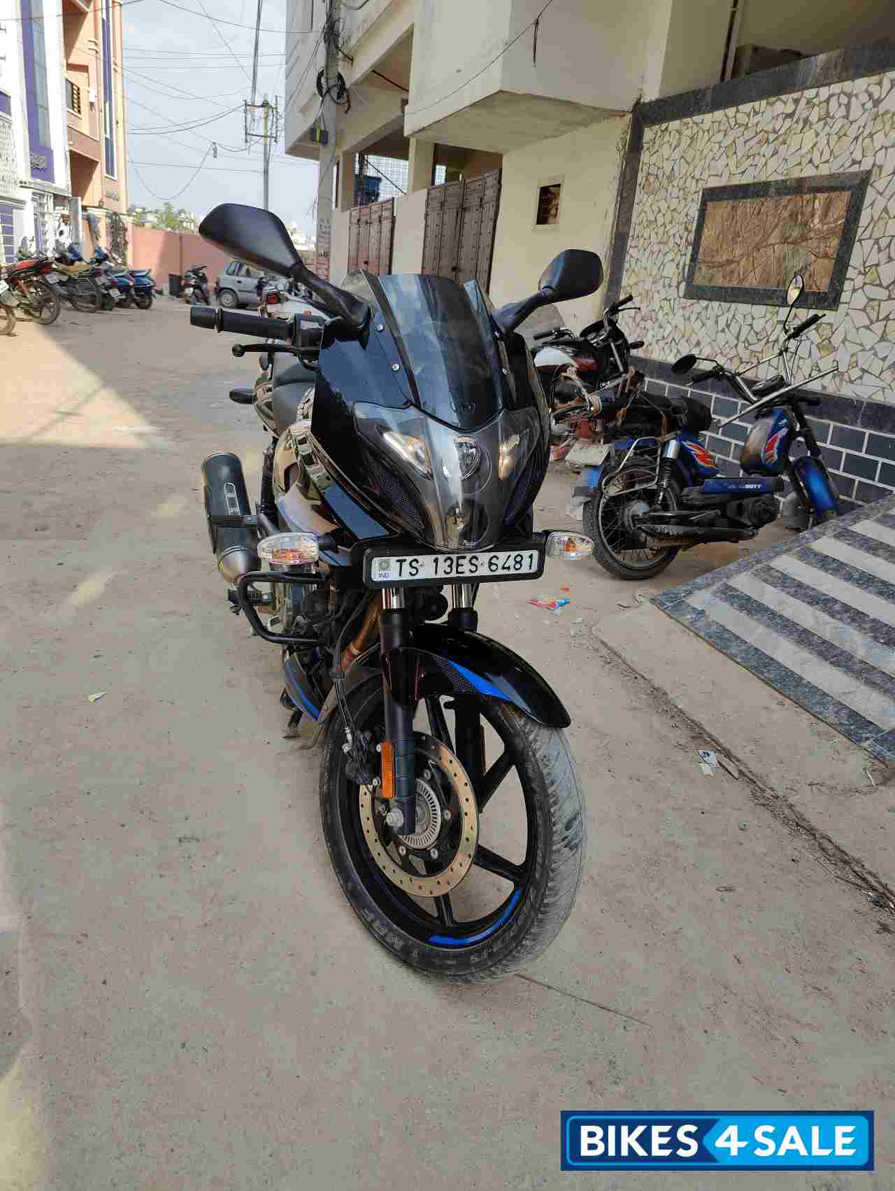 Bajaj Pulsar 220F BS6