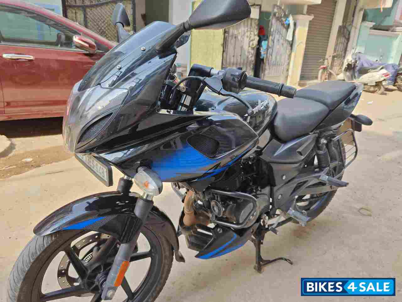 Bajaj Pulsar 220F BS6