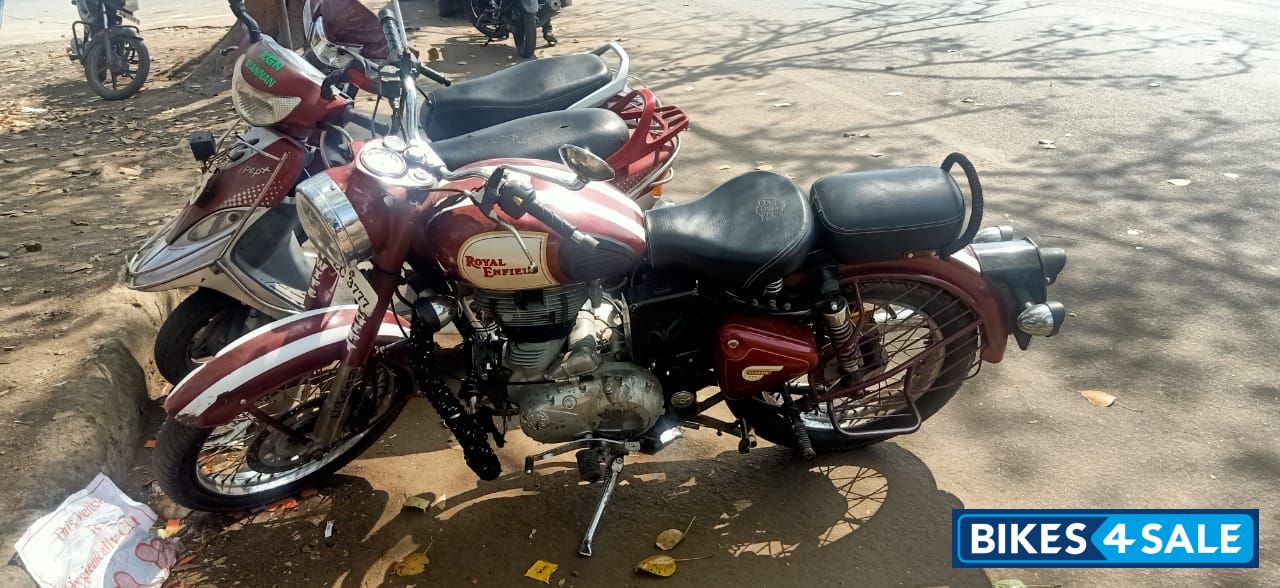 Red Royal Enfield Classic 350