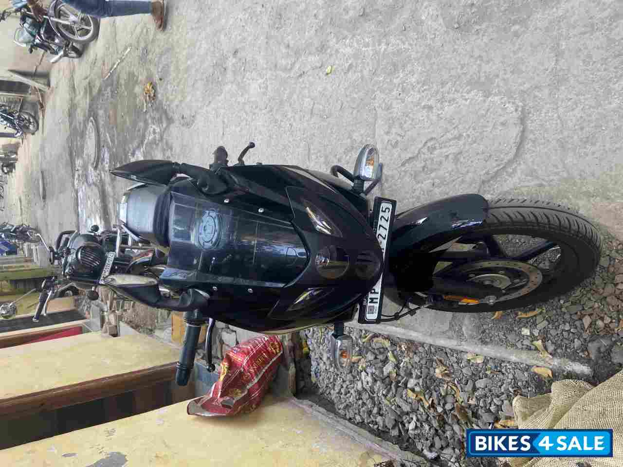 Black And Silver Bajaj Pulsar 220F BS6