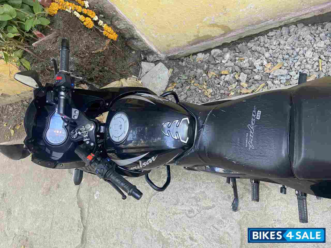 Black And Silver Bajaj Pulsar 220F BS6