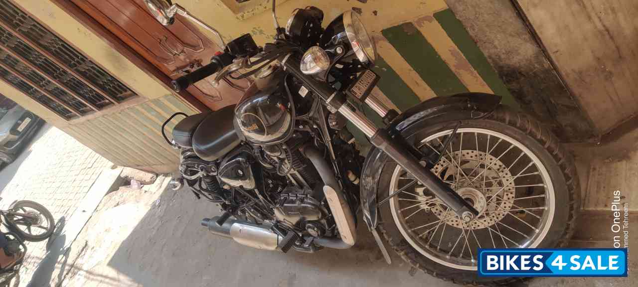 Black Benelli Imperiale 400 BS6