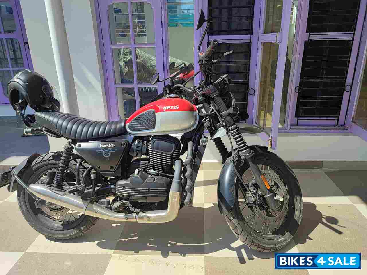 Yezdi Scrambler Dual Tone