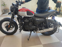 Yezdi Scrambler Dual Tone