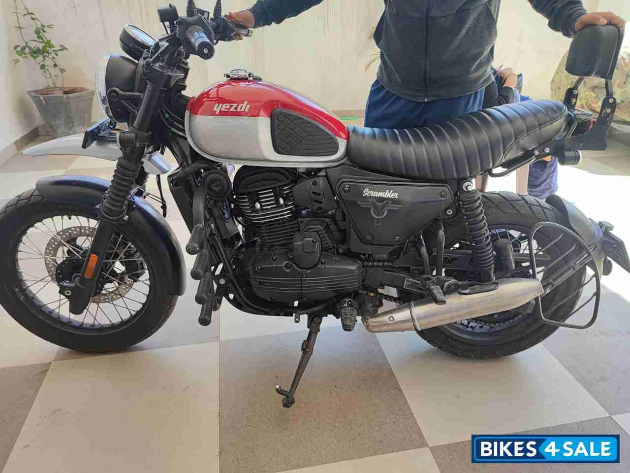 Yezdi Scrambler Dual Tone Yezdi Scrambler Dual Tone