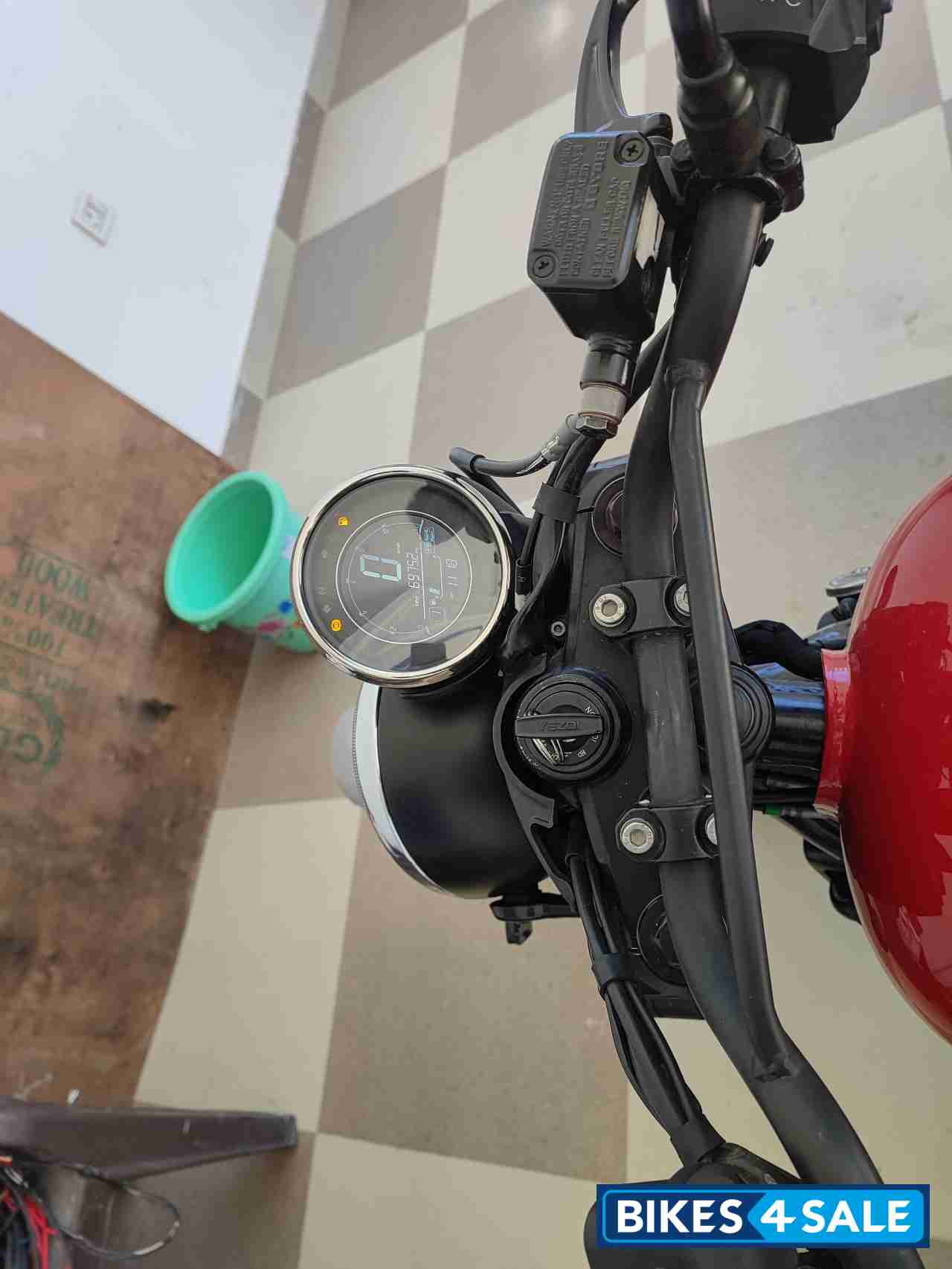 Yezdi Scrambler Dual Tone Yezdi Scrambler Dual Tone