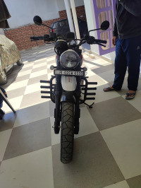 Yezdi Scrambler Dual Tone