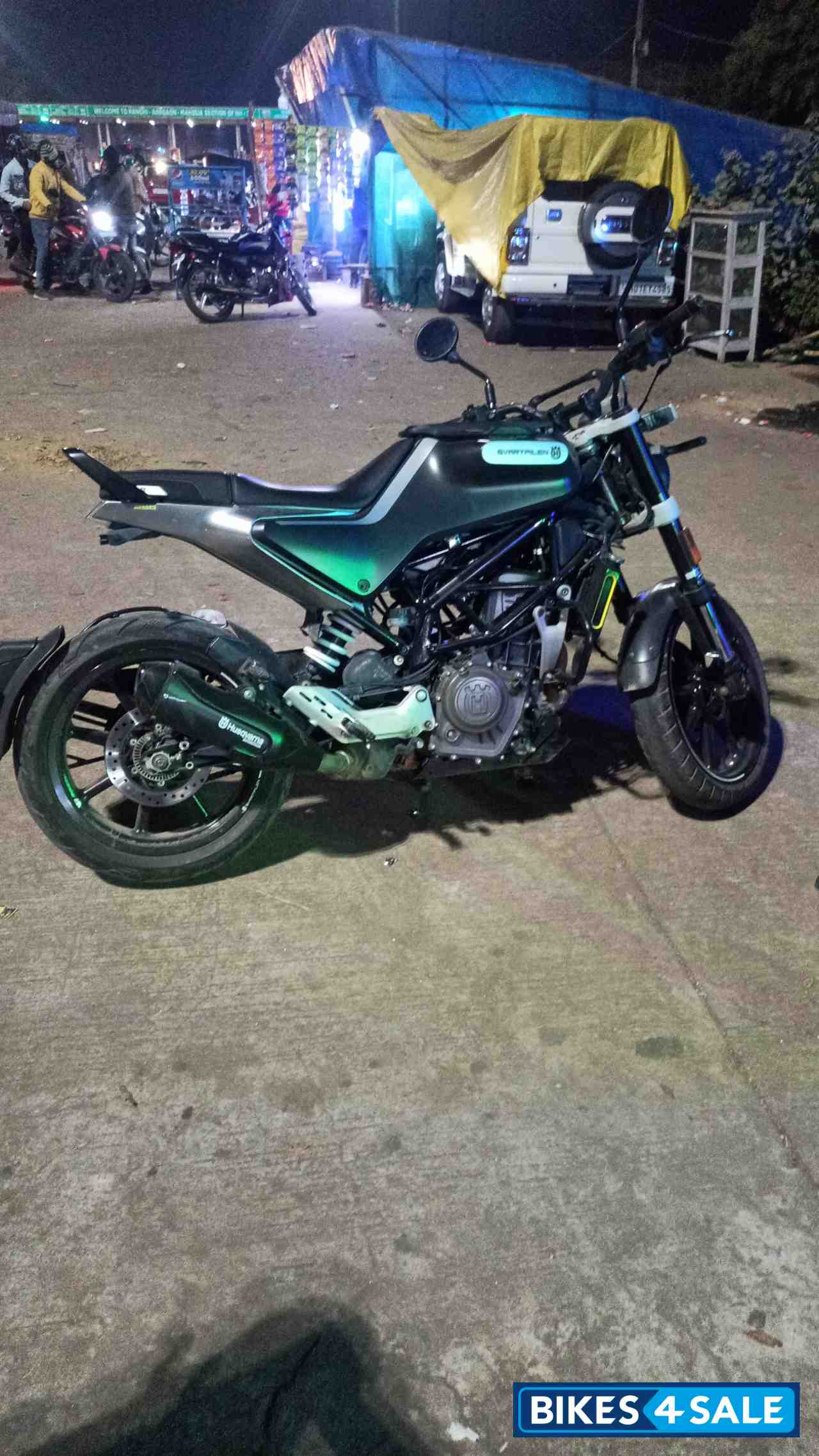 Dark Gelveno Mett Husqvarna Svartpilen 250 2020