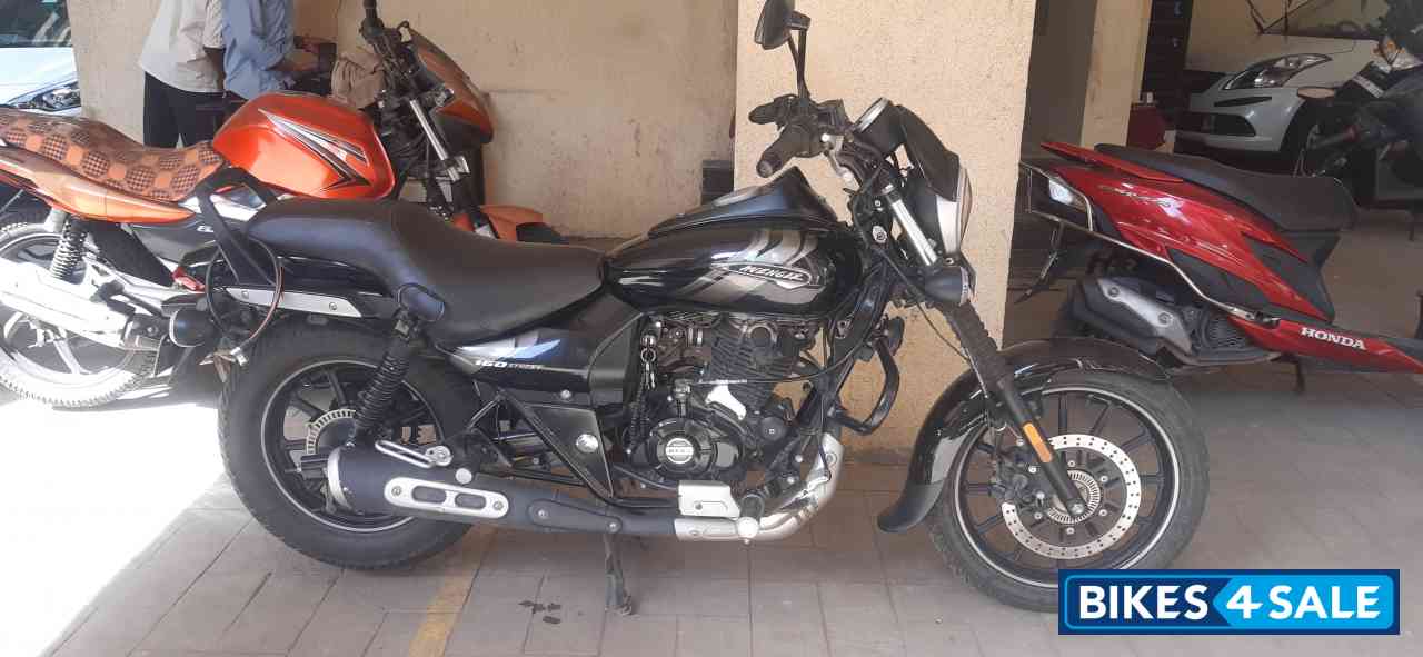 Black Bajaj Avenger Street 160 BS6