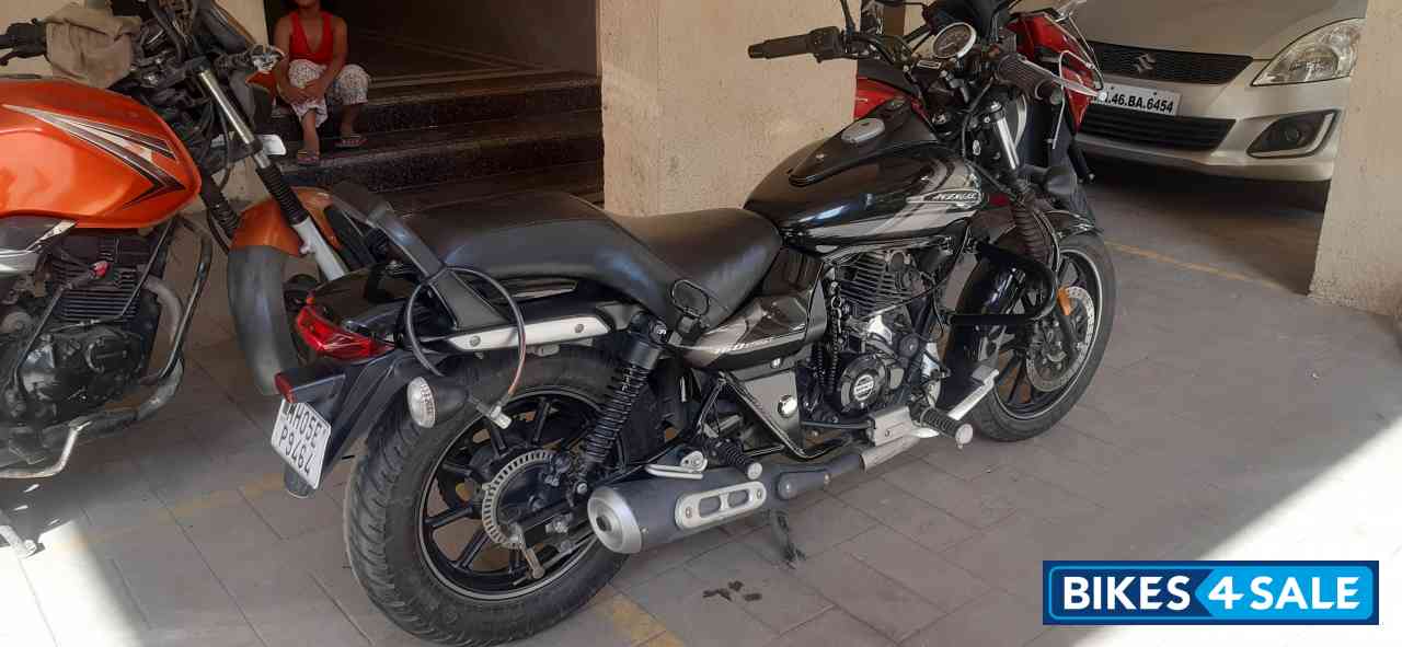Black Bajaj Avenger Street 160 BS6