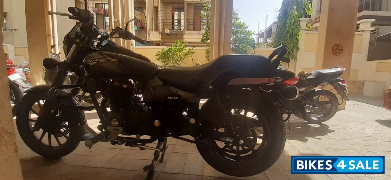 Black Bajaj Avenger Street 160 BS6