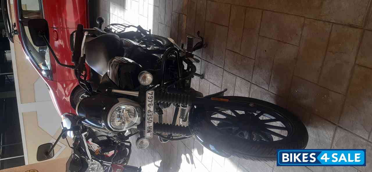Black Bajaj Avenger Street 160 BS6