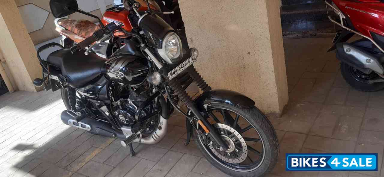 Black Bajaj Avenger Street 160 BS6