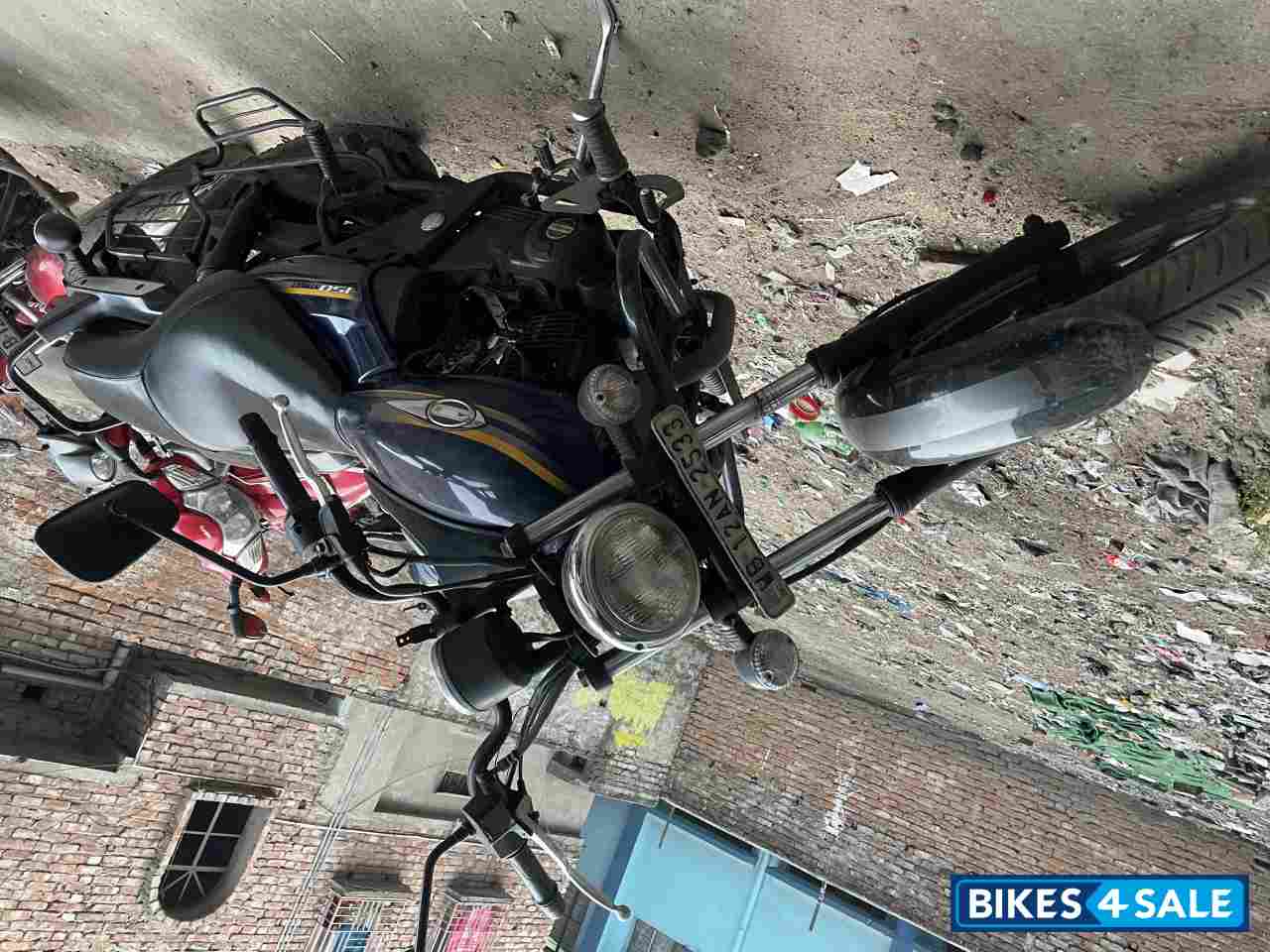 Bajaj Avenger 180 DTS-i